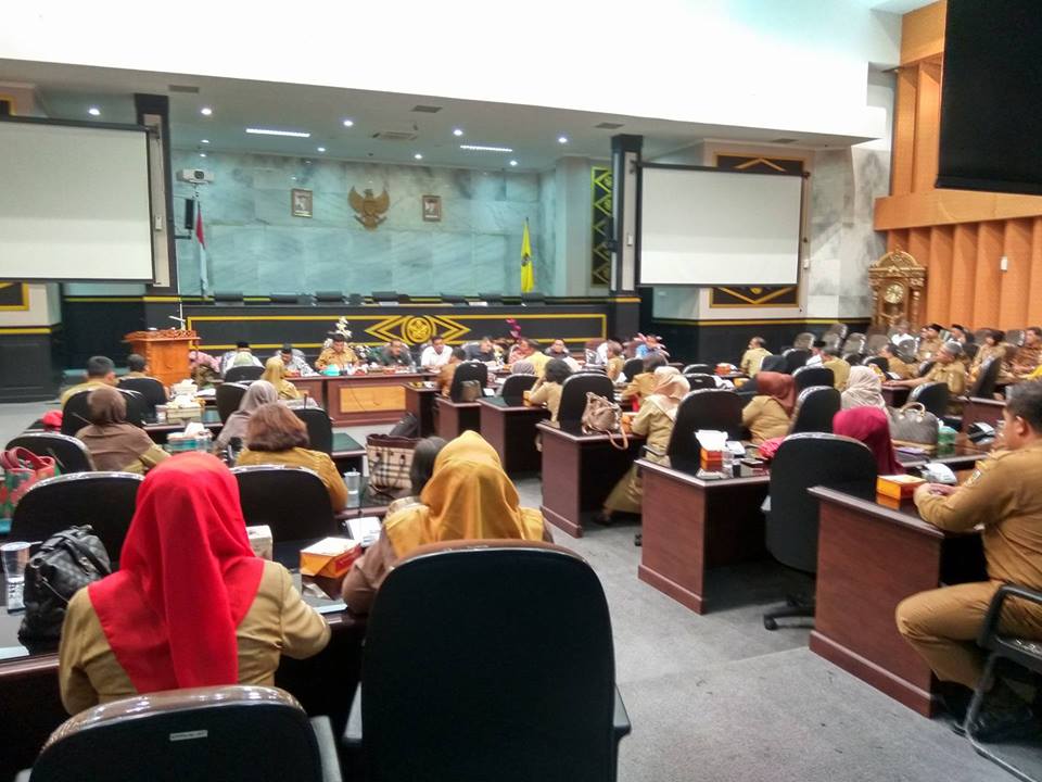 Merasa Terzolimi Oleh Kebijakan yang ada di Kota Pekanbaru Ratusan Guru Mengadu ke DPRD