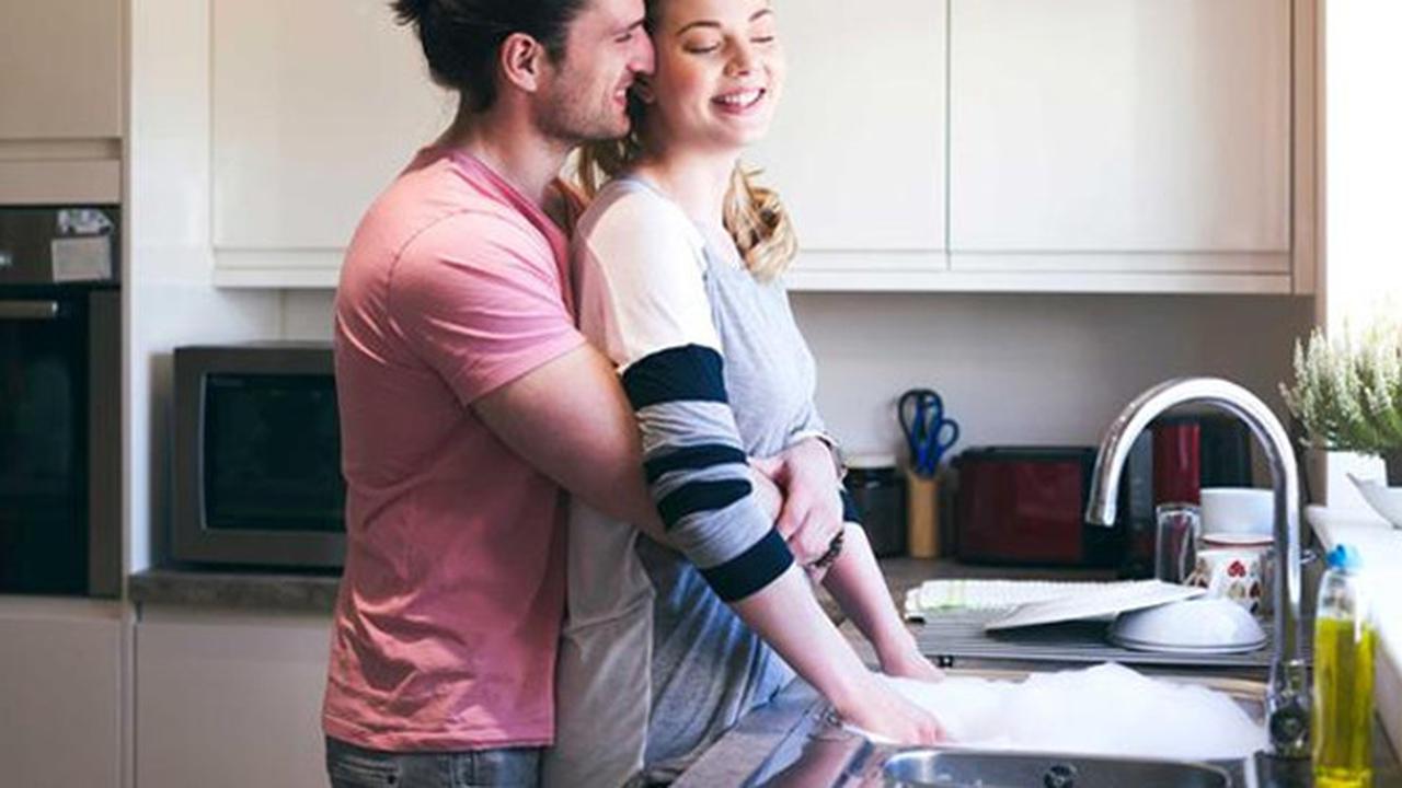 Hei... Girls, Begini Cara Bikin Suami Betah di Rumah