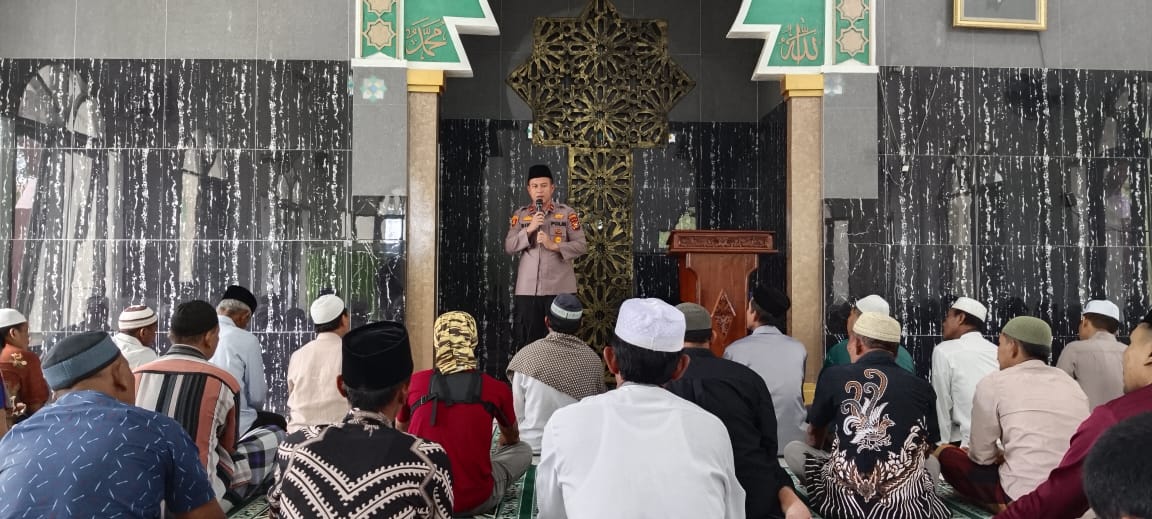 Kapolsek Perhentian Raja Jumat Keliling di Masjid Nur Al Jabar, Cooling System Pemilu 2024