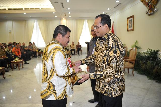 Bengkalis terima penghargaan Wahana Tata Nugraha