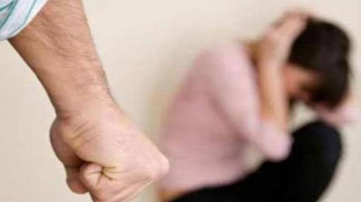 Cemburu ke Tukang Becak, Suami Aniaya Istri dengan Besi