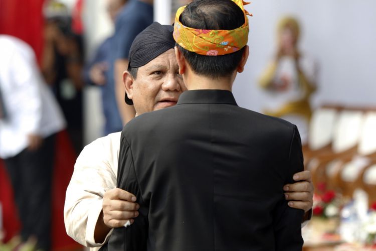 Unggah Foto Papua 1996, Prabowo Dipuji Presiden Ganteng, Lebih dari Sandi ?