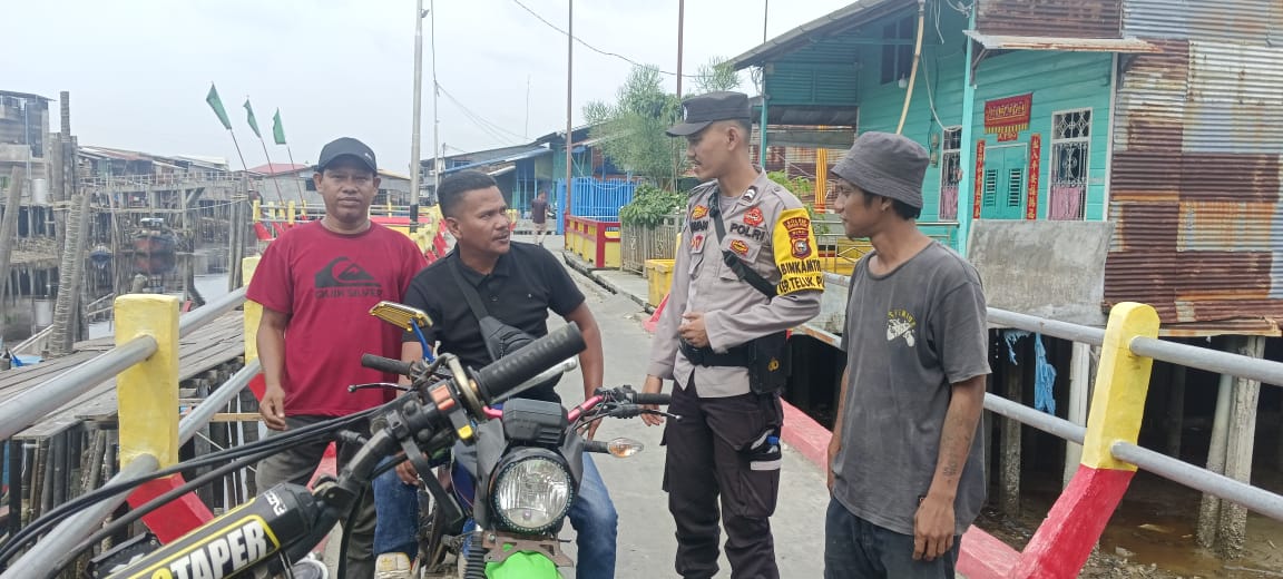 Bhabinkamtibmas Polsek Panipahan Datangi Warga Ciptakan Pemilu Damai