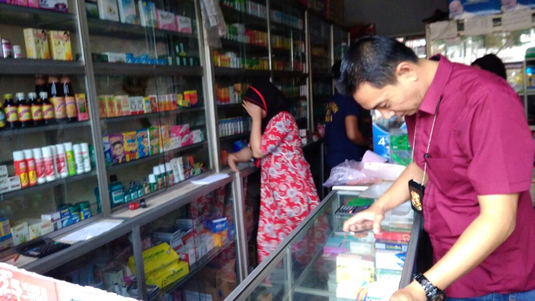 Antisipasi Peredaran PCC,  Polisi, Diskes, BBPOM dan LBP2AR Geledah Beberapa Apotek di Pekanbaru