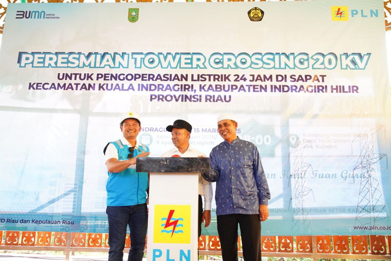 Gubernur Riau Resmikan Tower Crossing 20 KV, Warga Sapat Kini Nikmati Listrik 24 Jam
