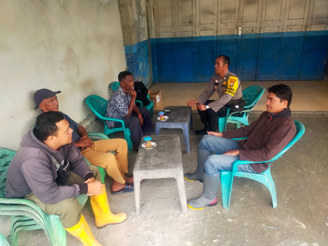 Usai Memberikan Hak Suara, Polsek Bangko Pusako Lanjutkan Cooling System Sambang Warga