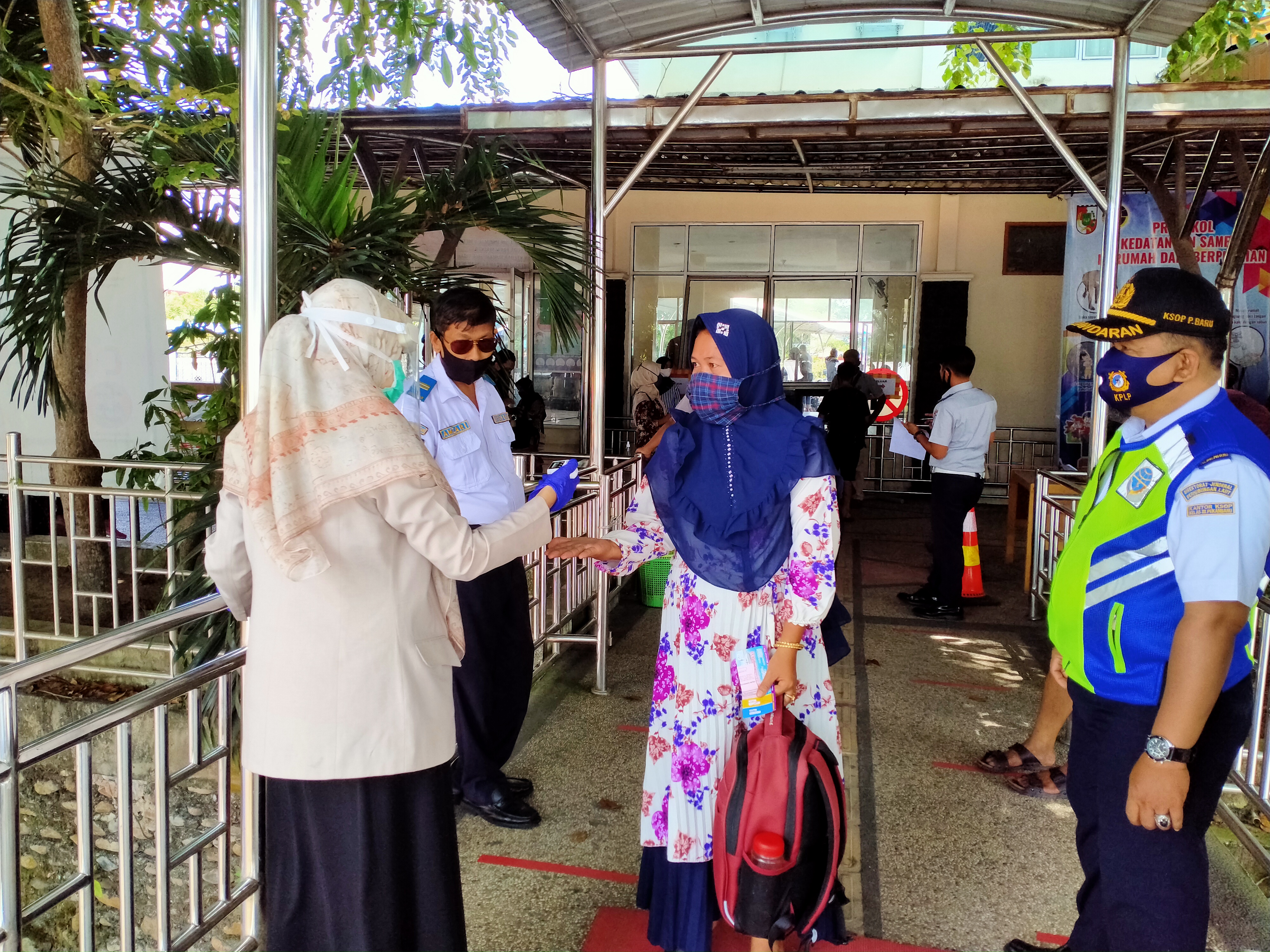 Khawatir Efek Thermo Gun, Penumpang Pelabuhan Sungai Duku Enggan Cek Suhu Tubuh