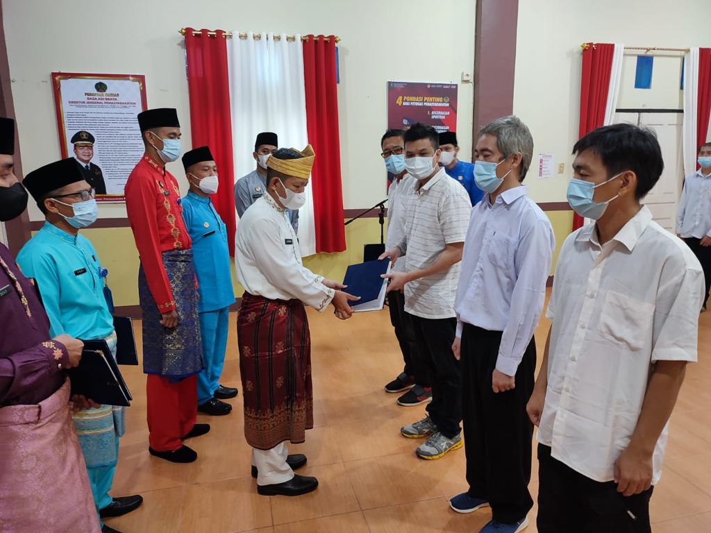 11 Warga Rutan Kelas I Pekanbaru Bebas Usai Dapat Remisi Waisak