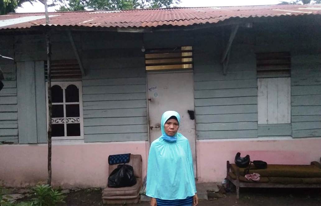 Gubuk di Tengah Kota 'Tidur Beralas Tikar Beratap Bocor'