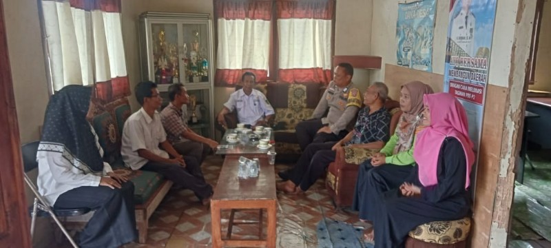 Polsek Pulau Burung Berkolaborasi dengan Perangkat Desa Laksanakan Cooling System untuk Pilkada 2024