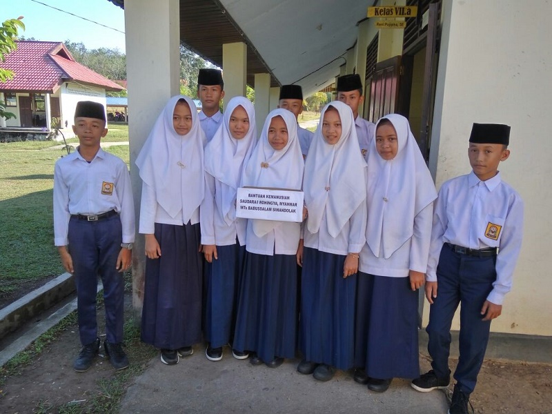OSIS MTs Babbusalam Kuansing, Lakukan Aksi Galang Dana Untuk Muslim Rohingya