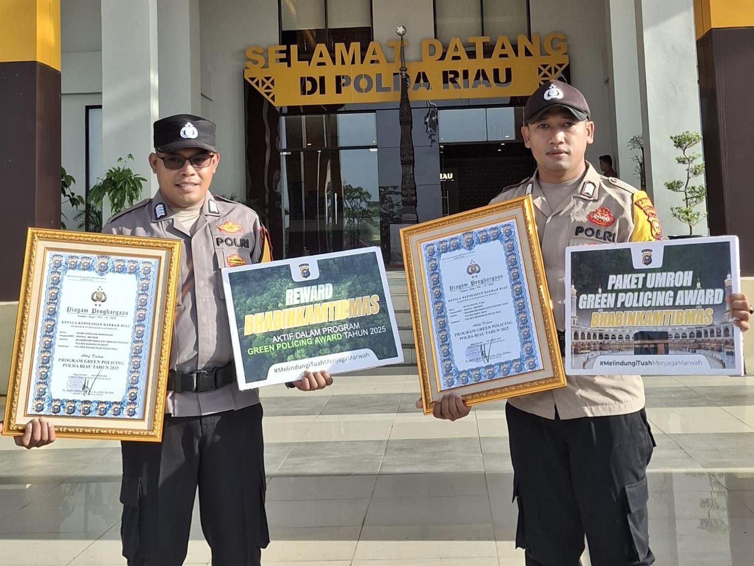 Kapolda Riau Anugerahkan Green Policing Award 2025 ke Bhabinkamtibmas Bangko Pusako