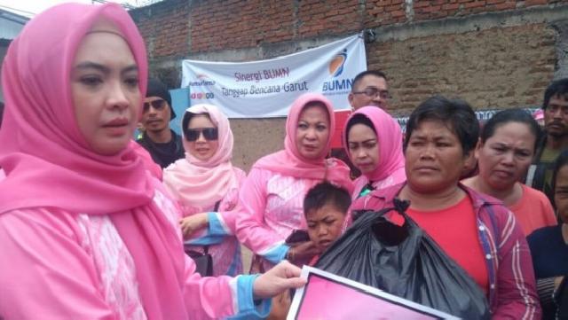 Ikatan Pengusaha Muslimah Bantu Korban Banjir Garut
