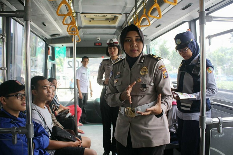 Satlantas Sosialisasikan Ops Lilin Siak Kepada Supir dan Penumpang Bus TMP