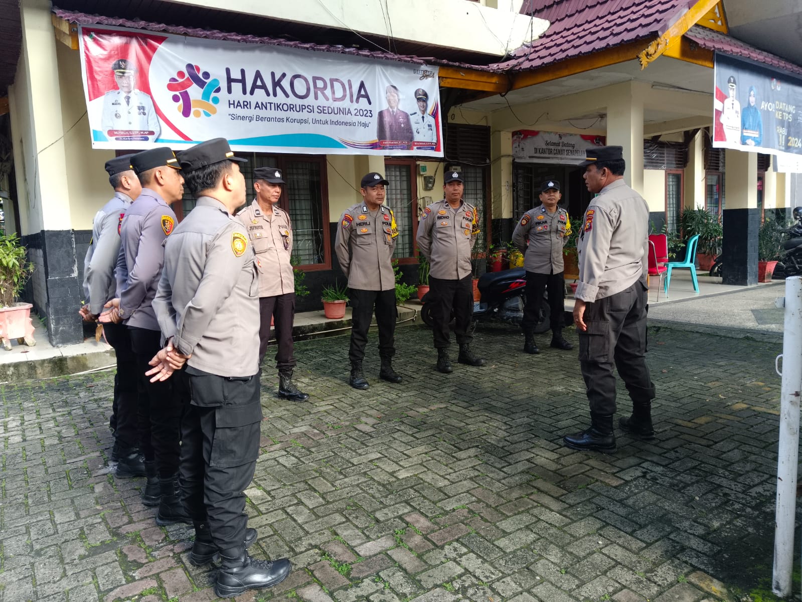 Polsek Senapelan Lakukan Pengamanan Kotak Suara Pemilu 2024