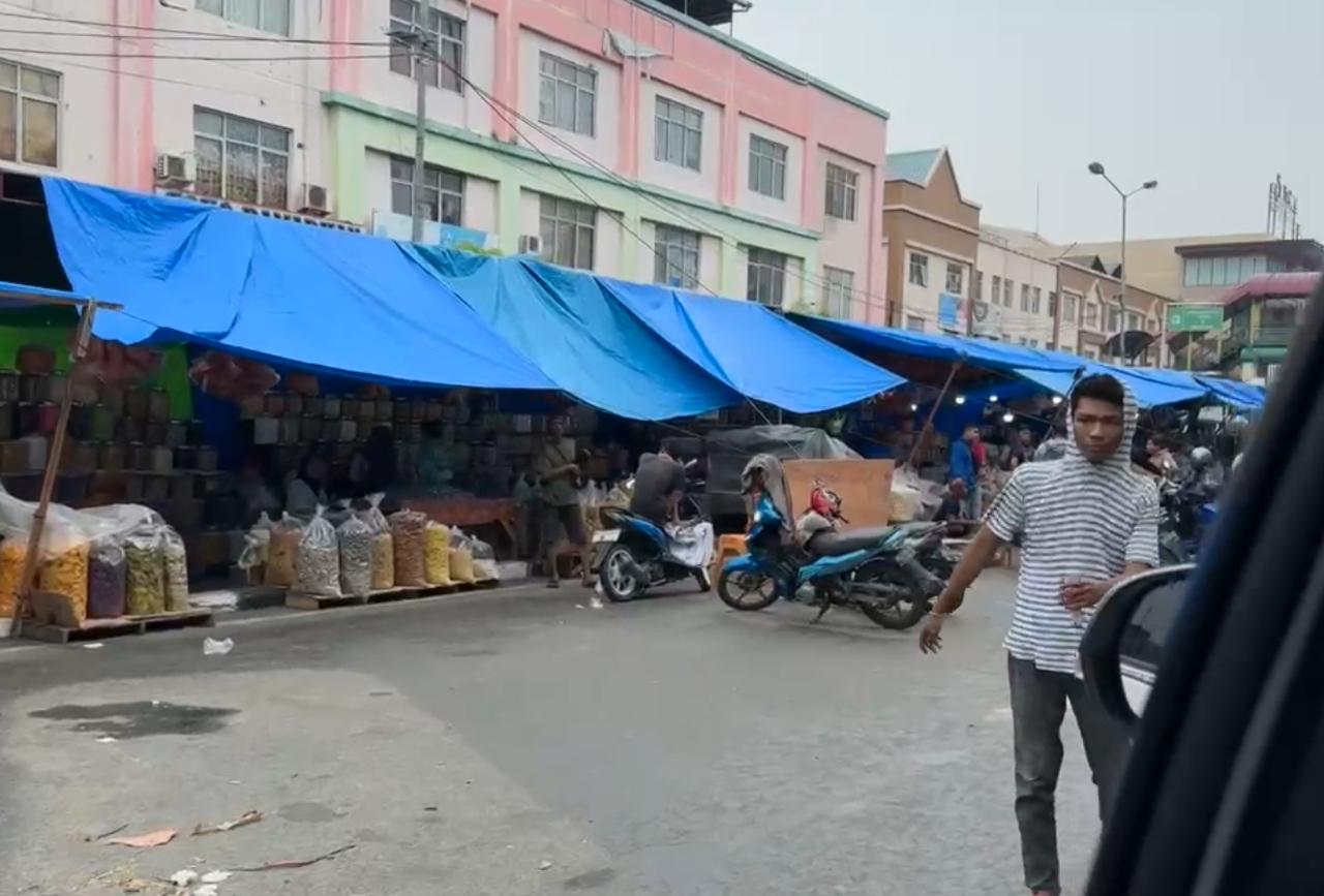 Kemacetan Semakin Parah, Pedagang Kue Musiman di STC Pekanbaru Diminta Ditertibkan