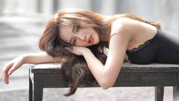 Model Seksi Thailand Ini Terlihat Gunakan Pakaian Dalam
