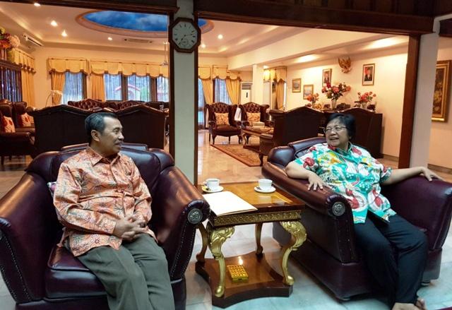 Menteri LHK Terima Bupati Siak di Jakarta