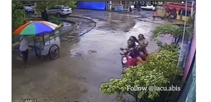 Video Tiga ABG Boncengan Naik Motor, Pas di Tikungan Bikin Ngakak