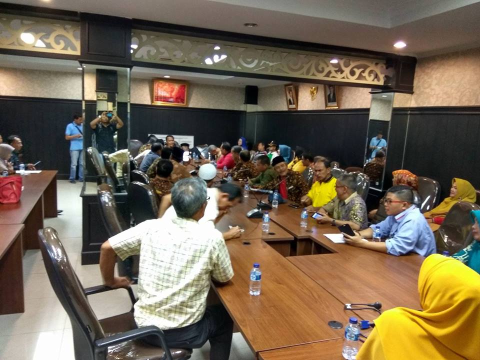 Uang Transportnya Berkurang, Puluhan Guru di Pekanbaru Mengadu ke DPRD