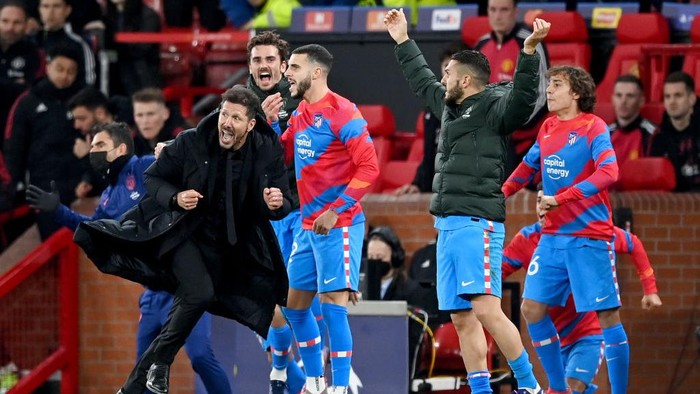 MU Kalah, Suporter Lempar Botol ke Diego Simeone