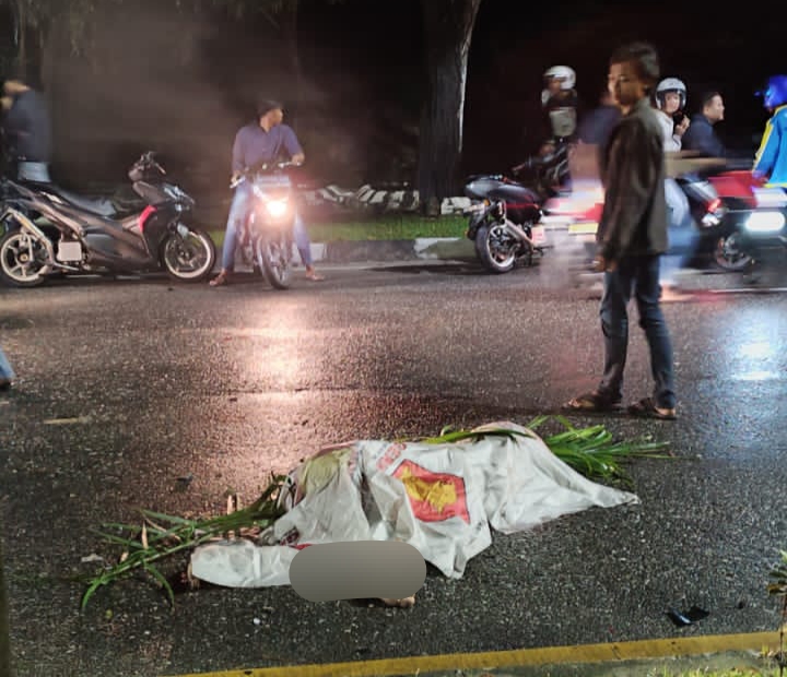 Senggol Pemotor, Rio Tewas Ditempat Usai Ditabrak Pickup Pembawa Ikan