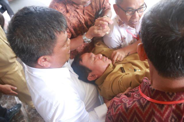 Bupati Inhil Pingsan, Saat Acara Seminar Lokarkarya di Hotel Aryaduta Pekanbaru
