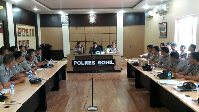 Kapolres Rohil Beri Arahan Di Ruang Patriatama Polres Rohil