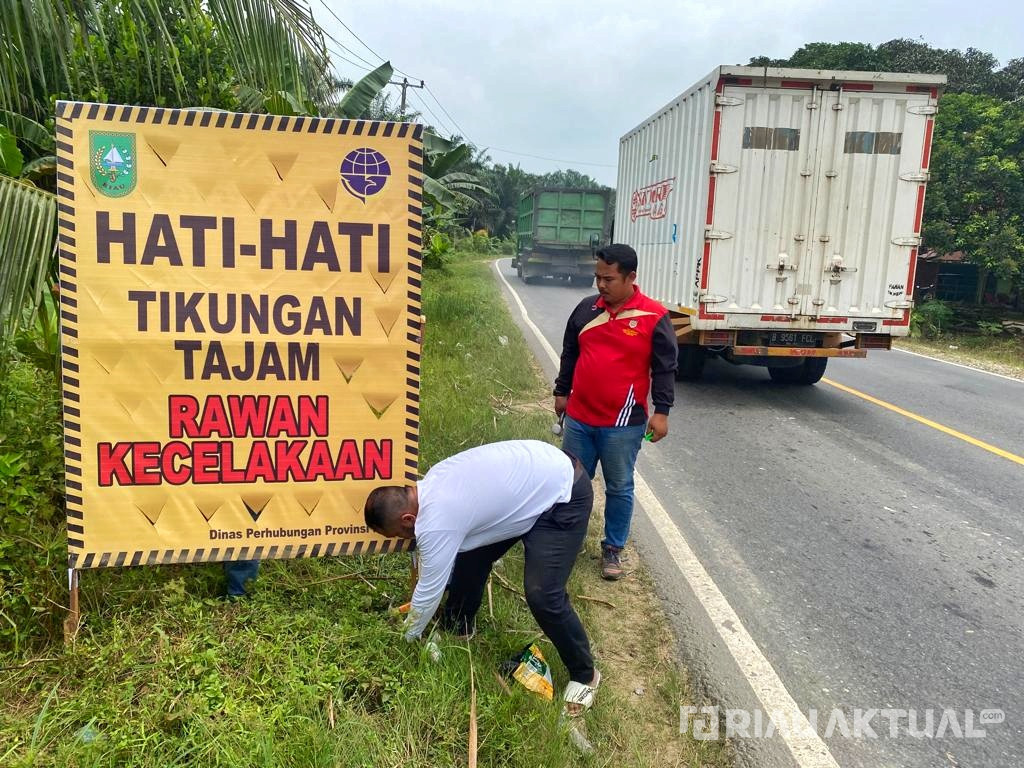 Hadapi Arus Mudik Lebaran, Dishub Riau Pasang Rambu Peringatan di Daerah Rawan Lakalantas