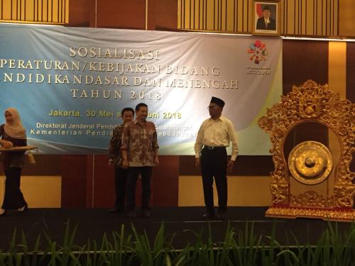 Kesejahteraan Rendah, Mendikbud Minta Guru Honorer di Gaji Sesuai UMR