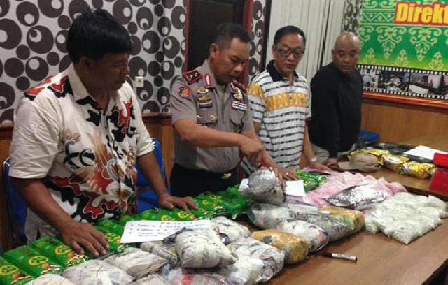 Polda Riau Amankan 2 Kurir 40 Kg Sabu dan Seratusan Ribu Butir Ekstasi