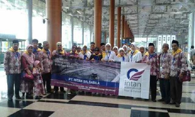 40 Jamaah Umroh Pekanbaru Diberangkatkan Intan Salsabilah Tour and Travel