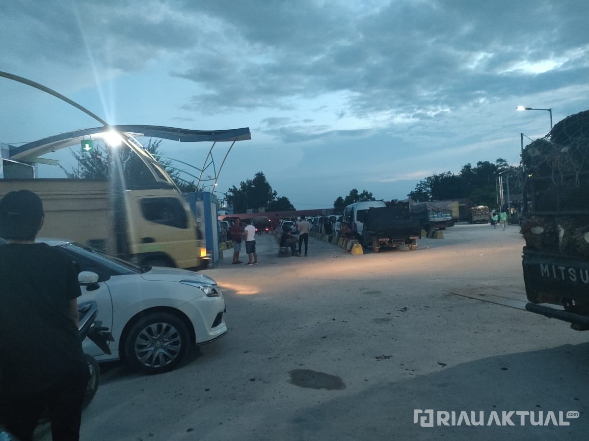 Jadwal Penyeberangan Kapal Roro Dumai-Rupat Amburadul