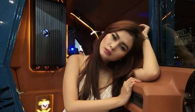 Curhatan SPG Otomotif Jadi Bahan Mesum Pria Nakal