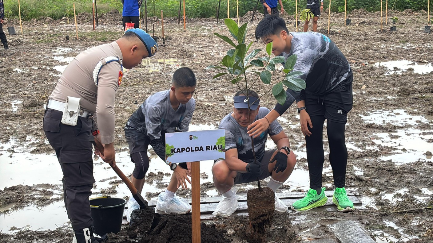 Kapolda Riau Resmikan Green Policing Runners, Jaga Alam Lewat Olahraga Lari
