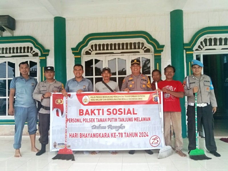 Polsek TPTM di Rohil Bakti Sosial Bersihkan Tempat Ibadah