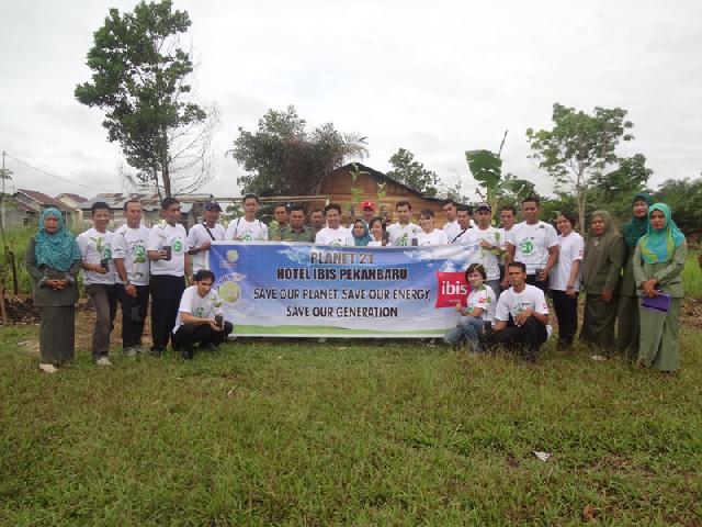 Hotel ibis Pekanbaru Peringati Hari Bumi dan Hari Kartini  