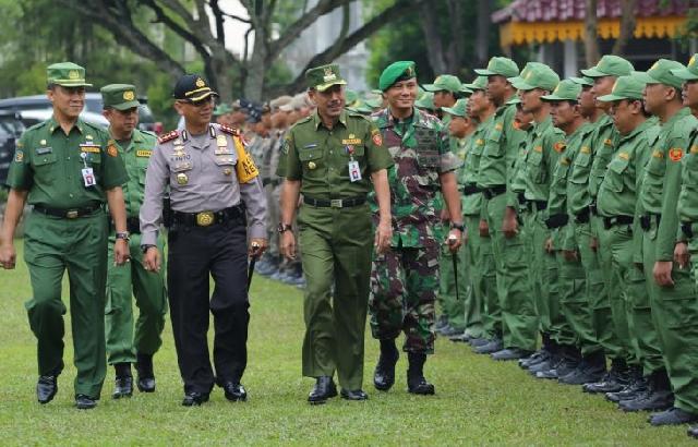Untuk pengamanan Pilkada, Pj Walikota Pekanbaru Kukuhkan 360 Linmas