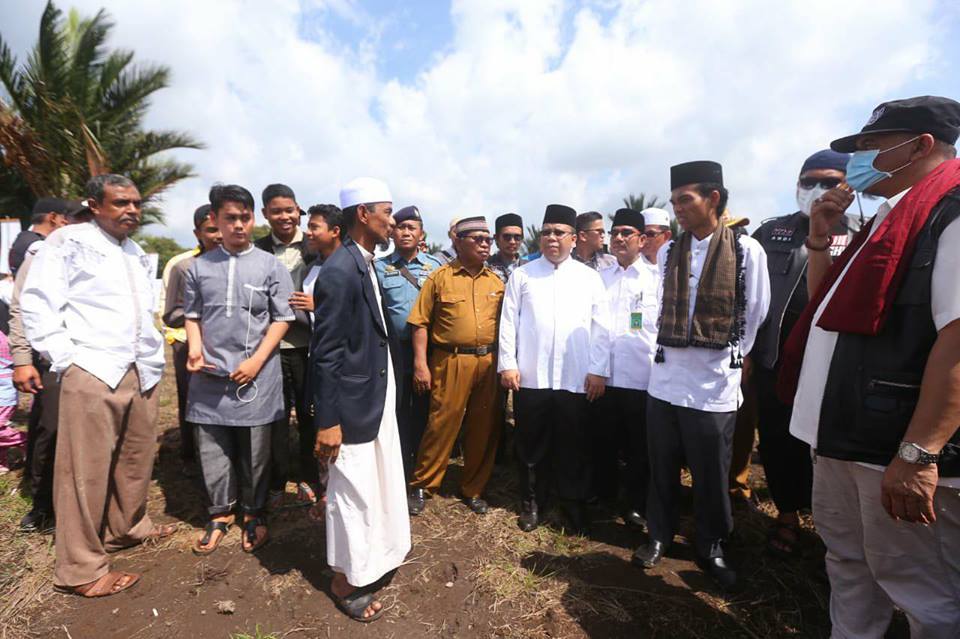 UAS Bersama Bupati Meranti Lakukan Peletakan Batu Pertama Pembangunan Pesantren Darul Fikri