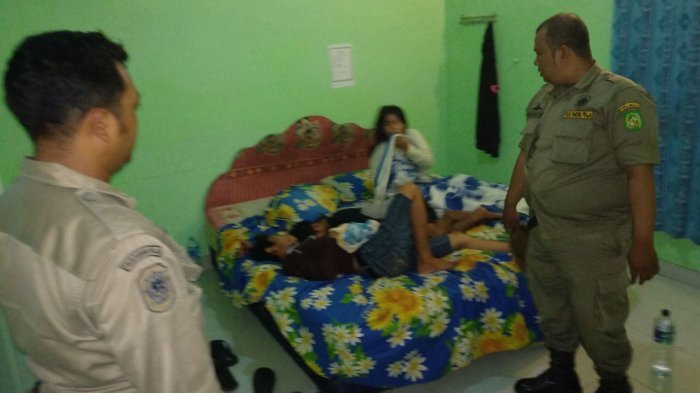 Satu Wanita dan Dua Pria Terjaring Razia Saat Berada di Kamar Hotel