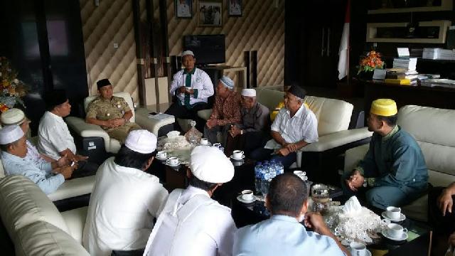 Bahas Pekat, DPW FPI Pelalawan Temui Bupati Harris