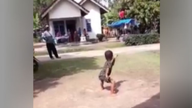 Luwes Menari Reog, Bocah 4 Tahun Ini Curi Perhatian Warganet