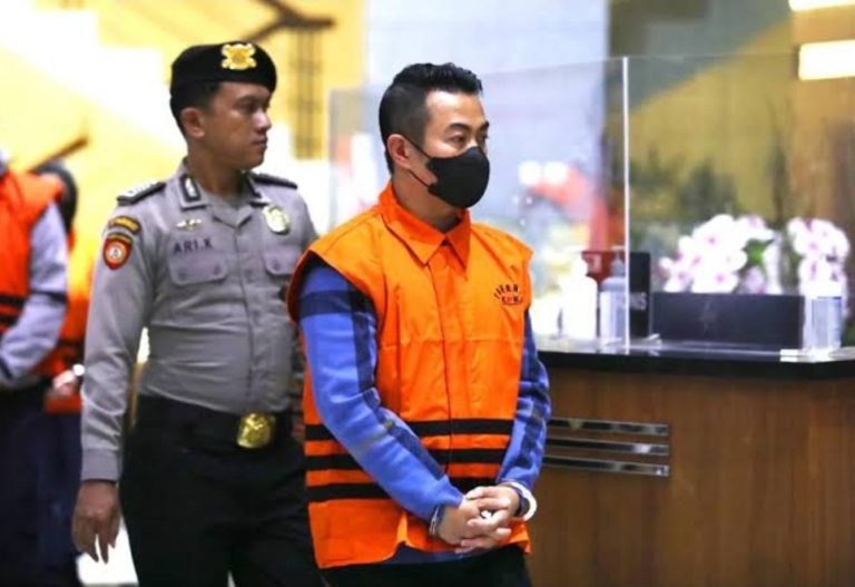 Eks Pj Wali Kota Pekanbaru Dipindah ke Rutan Pekanbaru