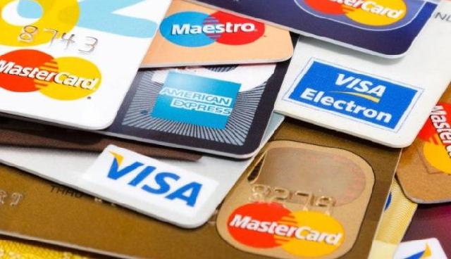 Pertimbangkan Empat Hal ini Sebelum Buat Kartu Kredit