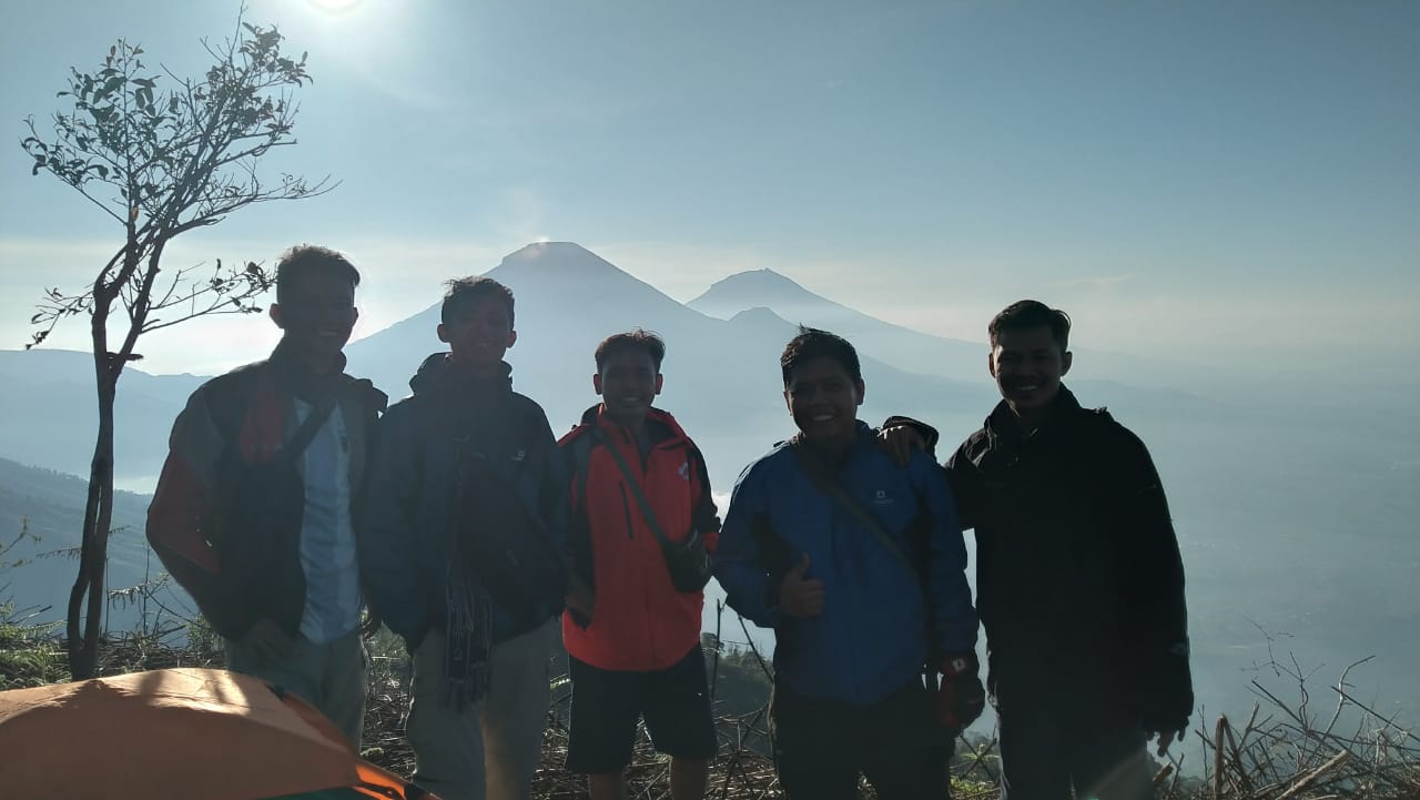 Pendakian Gunung Bismo, Si Mungil Nan Manis Adeknya Sindoro