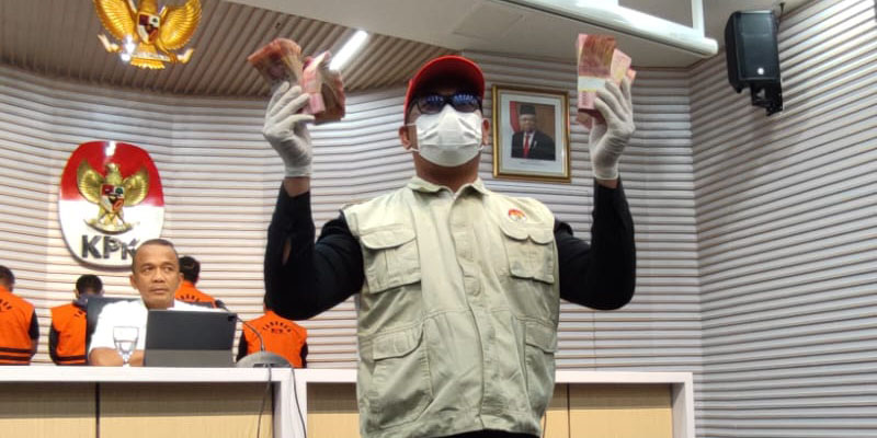 Kronologi Tangkap Tangan Kajari Bondowoso Puji Triasmoro