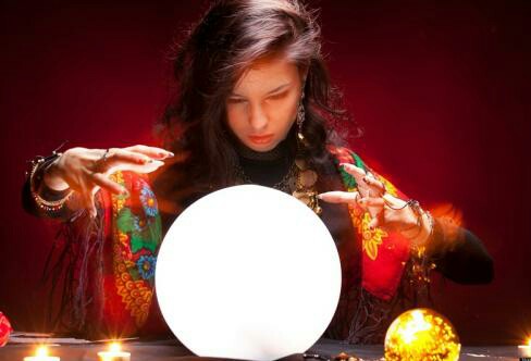 Penjelasan Orang Suka dengan Ramalan sampai Rela Datang ke Paranormal