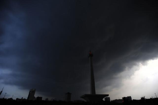 Hujan es di Jabodetabek, berikut penjelasan BMKG