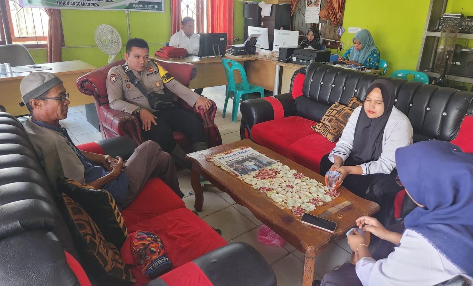 Bhabinkamtibmas Polsek Rimba Melintang Gelar Cooling System untuk Pilkada Damai di Rokan Hilir