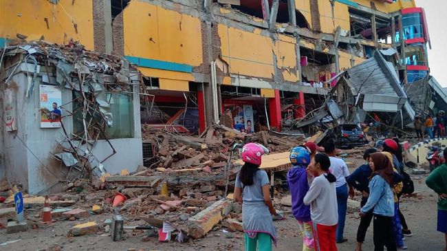 Kabasarnas Sebut 50 Orang Terjebak di Hotel Roa Roa, 